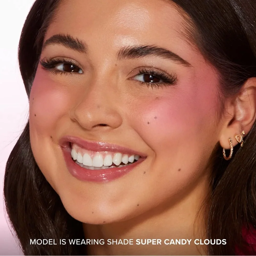 2F ‘Super Candy Clouds’ Cloud Crush Blurring Powder Blush